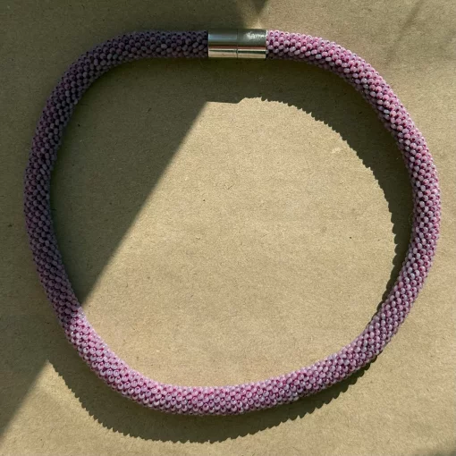 korálkový náhrdelník Rope Necklace fialový